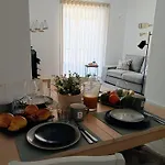 Grey And Green, Modern 2-bedroom Apartment, Ac, Location At Faro's Historic Centre * ファロ