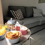 Grey And Green, Modern 2-bedroom Apartment, Ac, Location At Faro's Historic Centre פארו