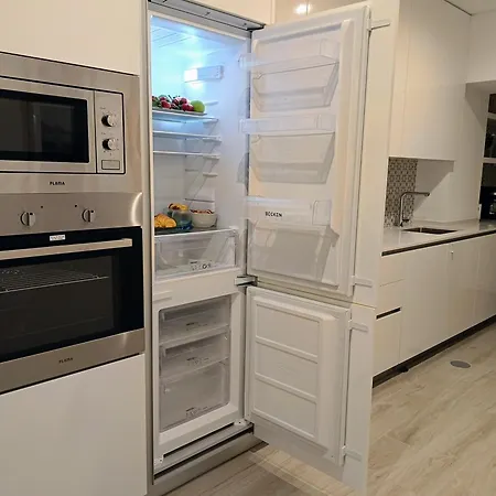 Grey And Green, Modern 2-bedroom Apartment, Ac, Location At Faro's Historic Centre شقة
