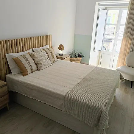 Grey And Green, Modern 2-bedroom Apartment, Ac, Location At Faro's Historic Centre فارو