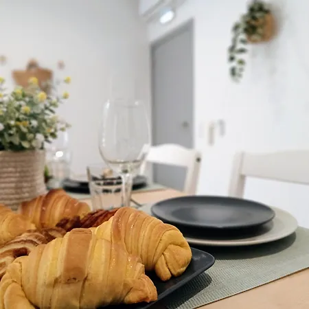 Grey And Green, Modern 2-bedroom Apartment, Ac, Location At Faro's Historic Centre