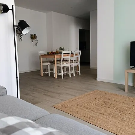 Grey And Green, Modern 2-bedroom Apartment, Ac, Location At Faro's Historic Centre * فارو