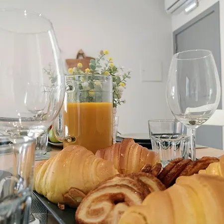 Grey And Green, Modern 2-bedroom Apartment, Ac, Location At Faro's Historic Centre *