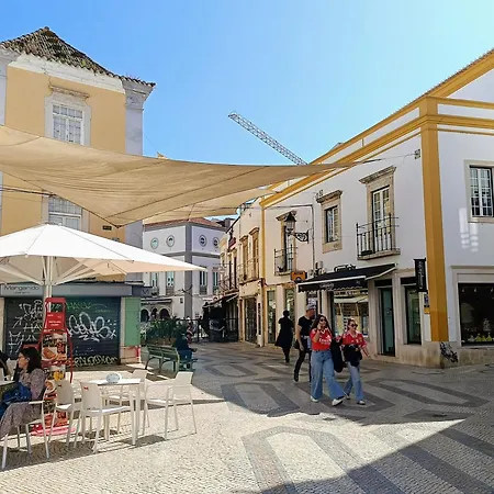 Grey And Green, Modern 2-bedroom Apartment, Ac, Location At Faro's Historic Centre شقة *
