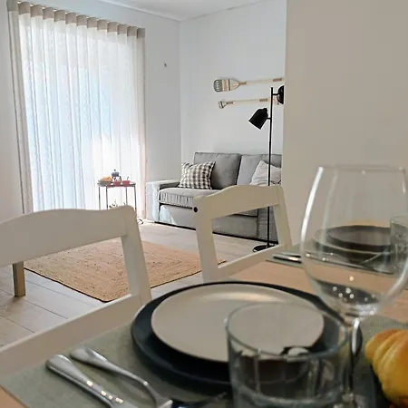 Grey And Green, Modern 2-bedroom Apartment, Ac, Location At Faro's Historic Centre شقة *
