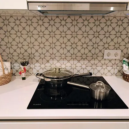 Grey And Green, Modern 2-bedroom Apartment, Ac, Location At Faro's Historic Centre فارو