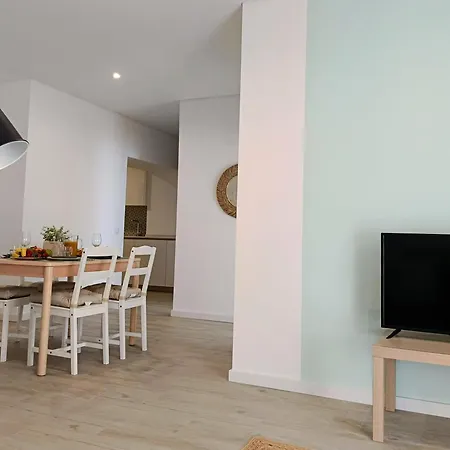 Apartment Grey And Green, Modern 2-bedroom Apartment, Ac, Location At Faro's Historic Centre *