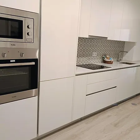 Apartment Grey And Green, Modern 2-bedroom Apartment, Ac, Location At Faro's Historic Centre