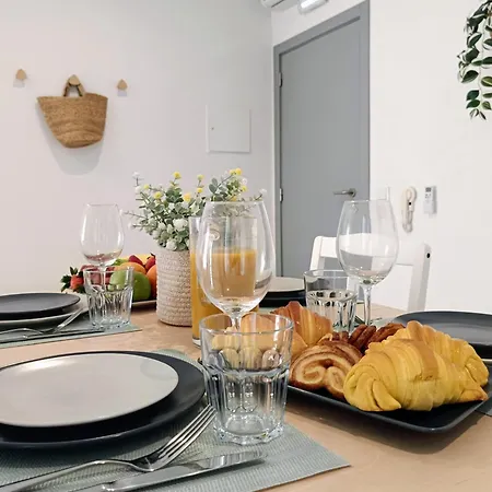 Grey And Green, Modern 2-bedroom Apartment, Ac, Location At Faro's Historic Centre