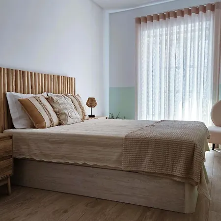 Apartment Grey And Green, Modern 2-bedroom Apartment, Ac, Location At Faro's Historic Centre *