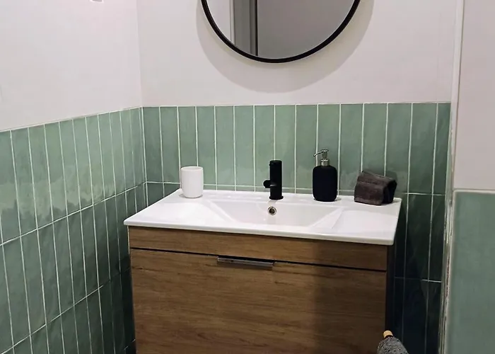 Grey And Green, Modern 2-bedroom Apartment, Ac, Location At Faro's Historic Centre *