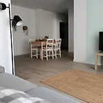 Grey And Green, Modern 2-bedroom Apartment, Ac, Location At Faro's Historic Centre * Distrikt Faro