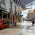 Apartment Grey And Green, Modern 2-bedroom Apartment, Ac, Location At Faro's Historic Centre Distrikt Faro