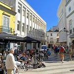 Grey And Green, Modern 2-bedroom Apartment, Ac, Location At Faro's Historic Centre Distrikt Faro
